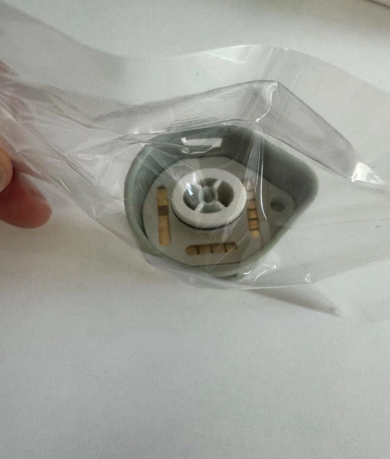 Close-up of Thermage CPT Eye Tip 0.25cm² – 450 Reps in sealed hygienic packaging, highlighting connector and contact points.