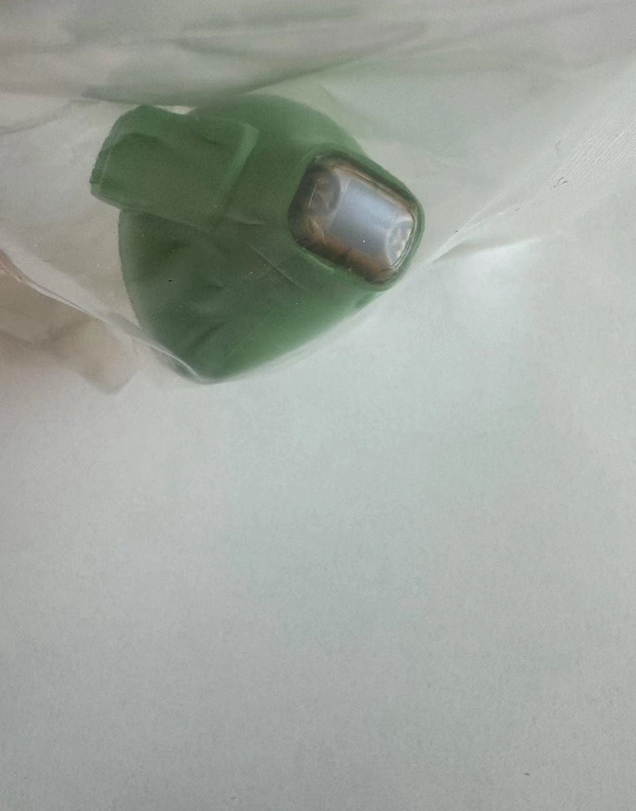 Angled view of Thermage FLX Total Tip 0.25cm² – 450 Reps in sealed pack, highlighting the treatment surface and ergonomic design.
