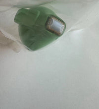 Angled view of Thermage FLX Total Tip 0.25cm² – 450 Reps in sealed pack, highlighting the treatment surface and ergonomic design.
