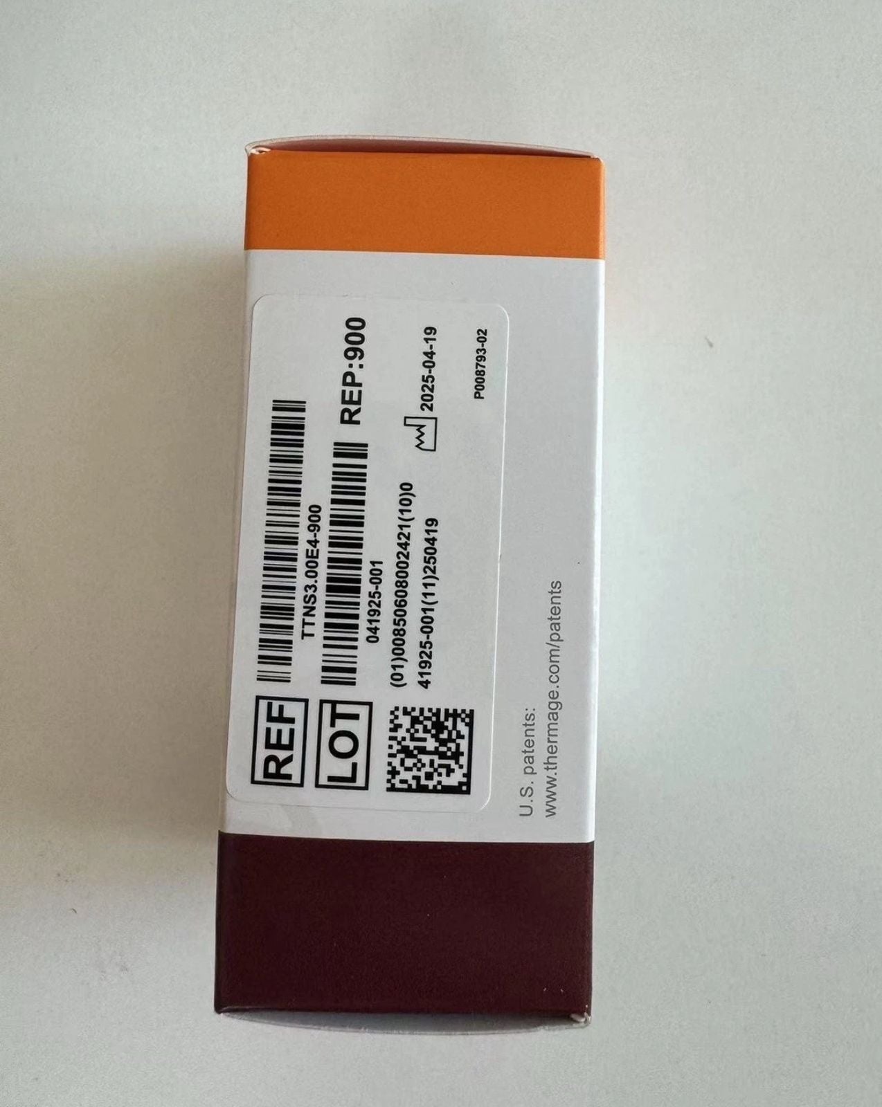 Side view of Thermage CPT Body Frame Total Tip 3.0cm² – 900 Reps box with REF, LOT, and expiration details for clinical use.